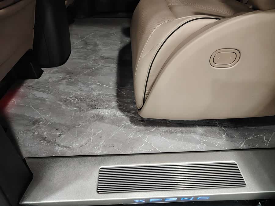 Xpeng X9 2024 immagine di auto #12