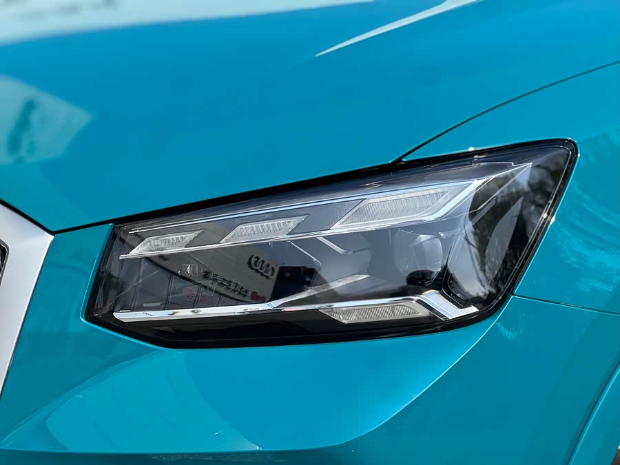 Audi Q2L 2025 car image #12