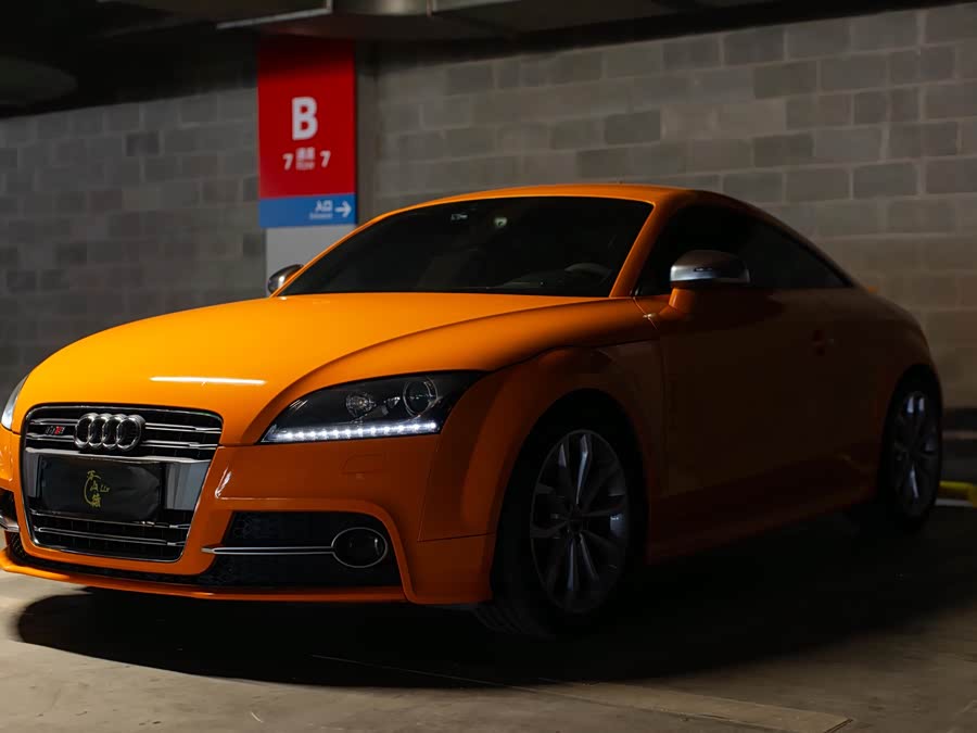 Audi TTS 2011 car image #12