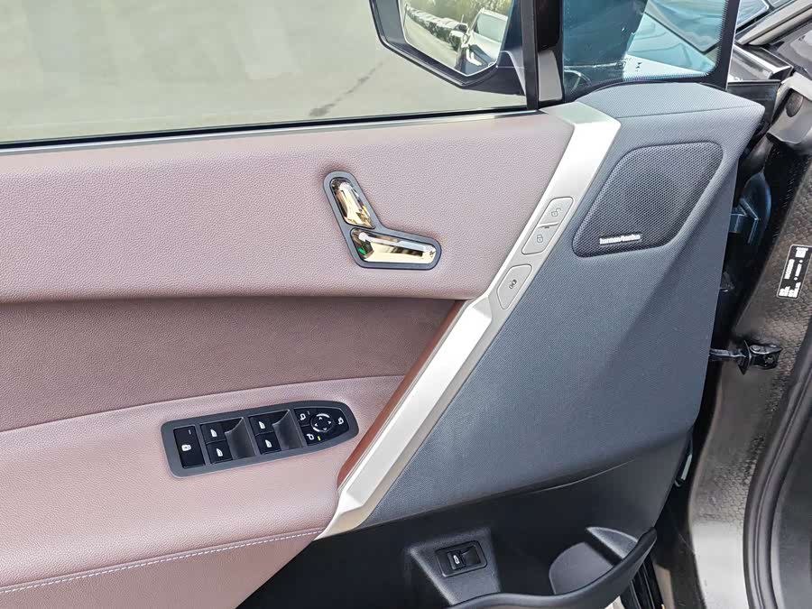 BMW iX 2023 immagine di auto #12