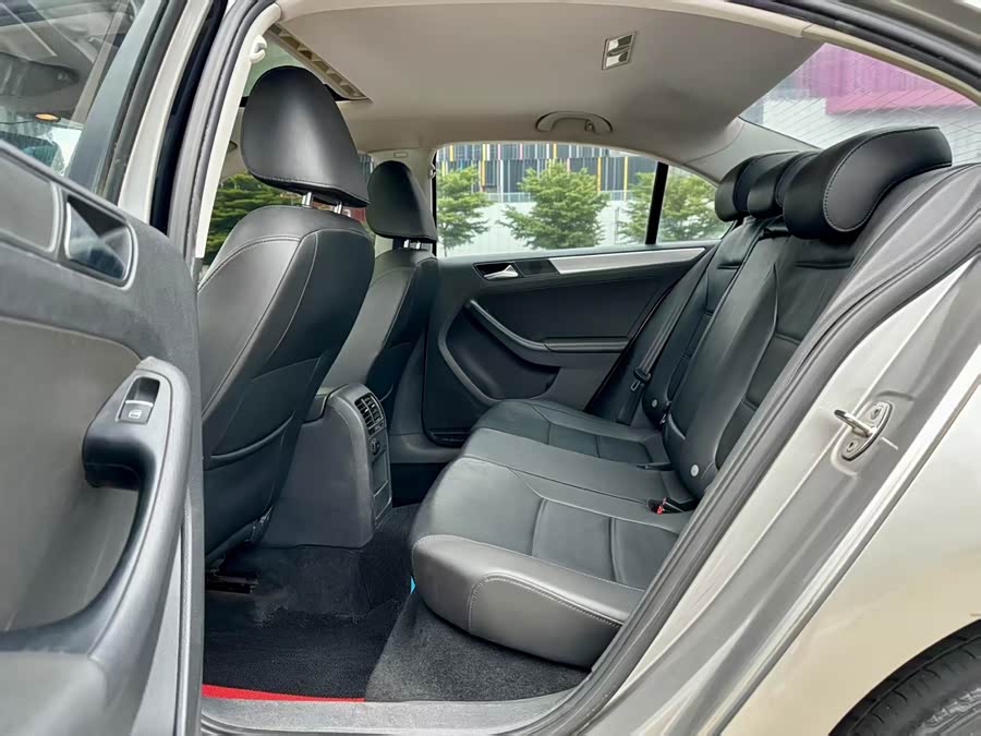 Volkswagen Sagitar 2014 immagine di auto #12