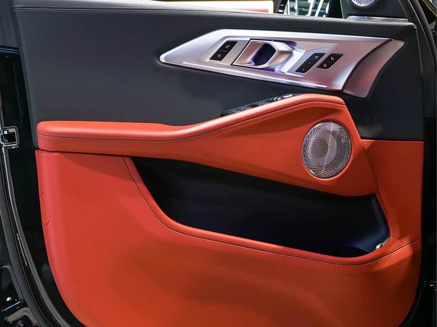 BMW XM 2024 car image #12