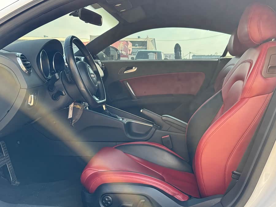 Audi TT 2013 car image #12