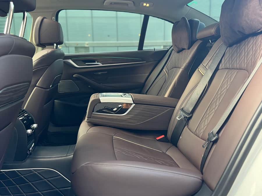 BMW 5 Series 2019 #12 BMW 5 Series 2019 car image #12