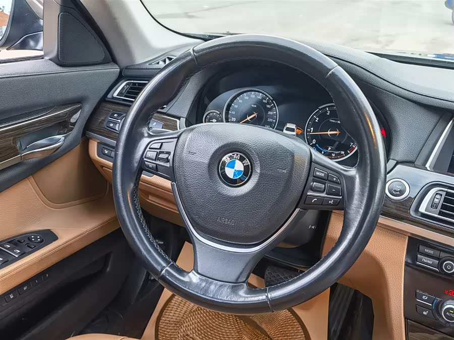 BMW i4 M50 2015 car image #12