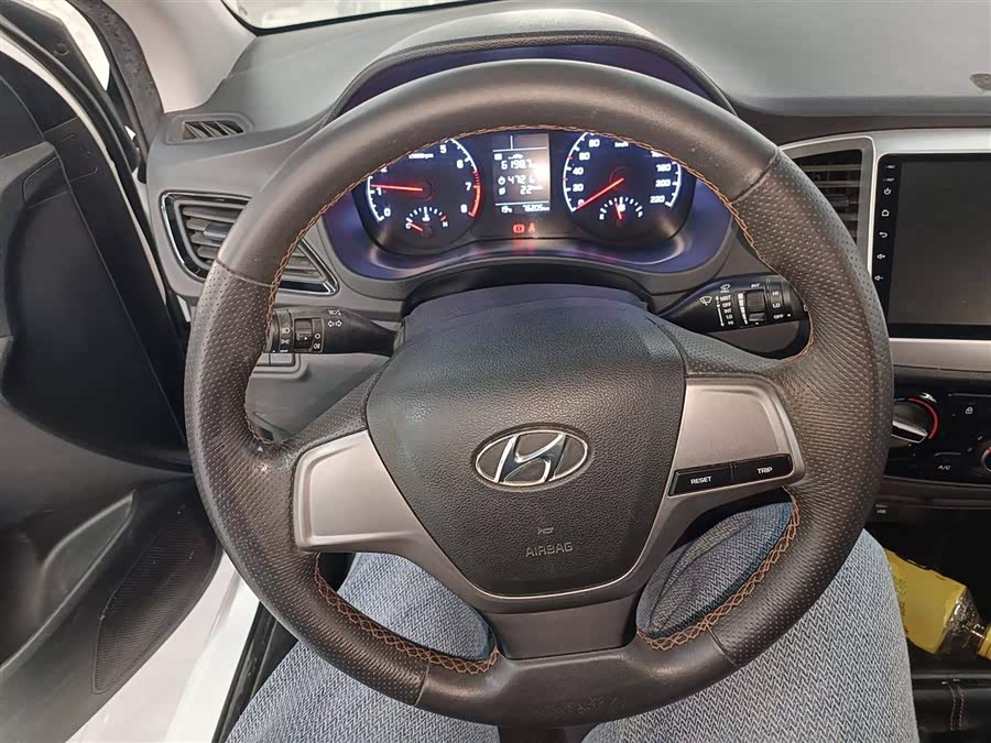 Hyundai Verna RV 2017 car image #12