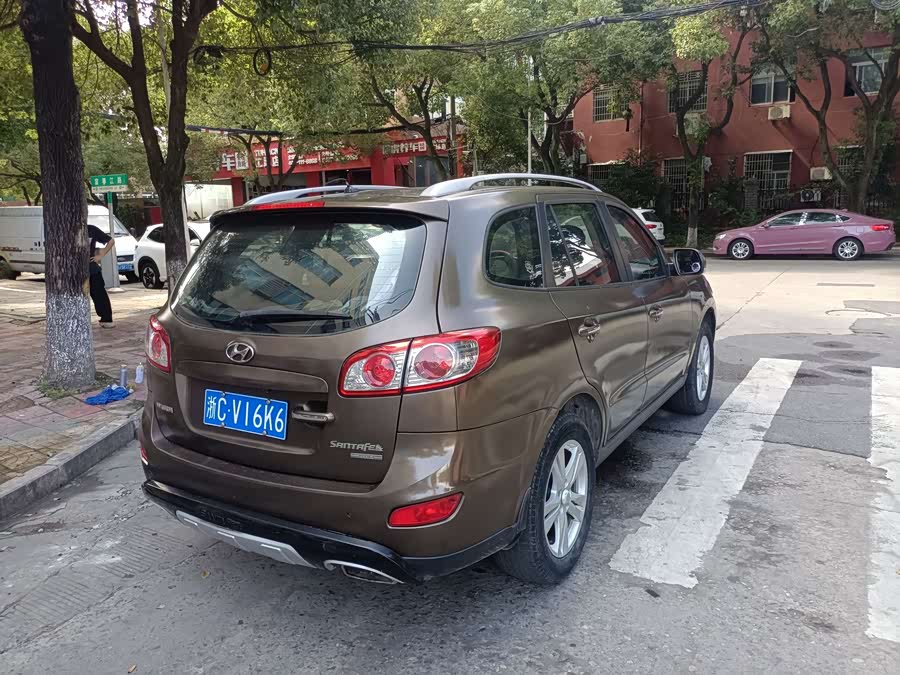 Hyundai Santa Fe Classic 2011 car image #12