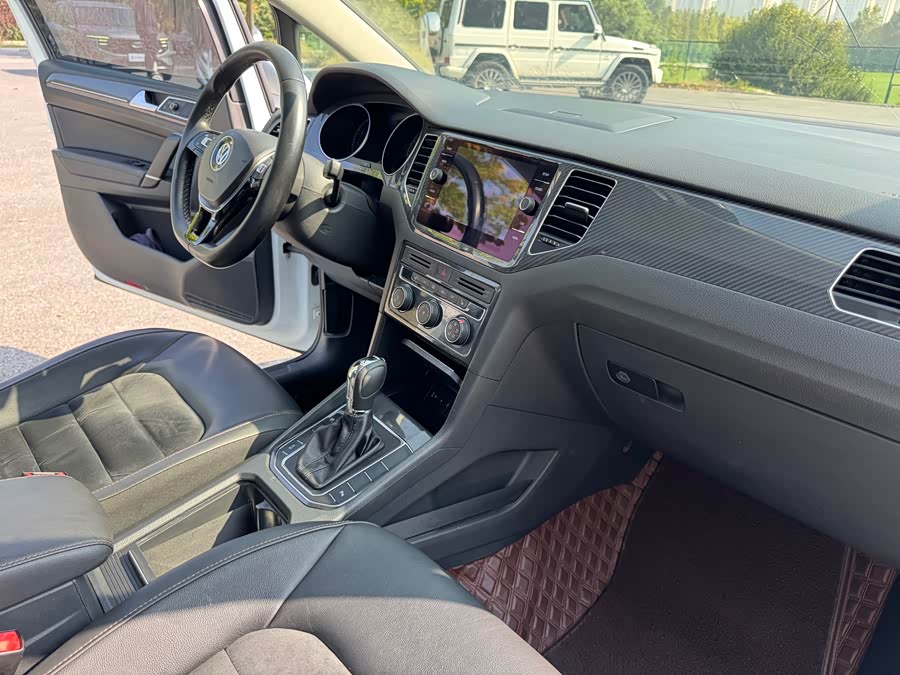 Volkswagen Golf Sportsvan 2018 car image #12