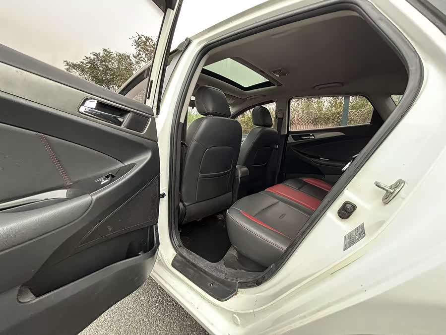 Changan Eado XT 2016 car image #12