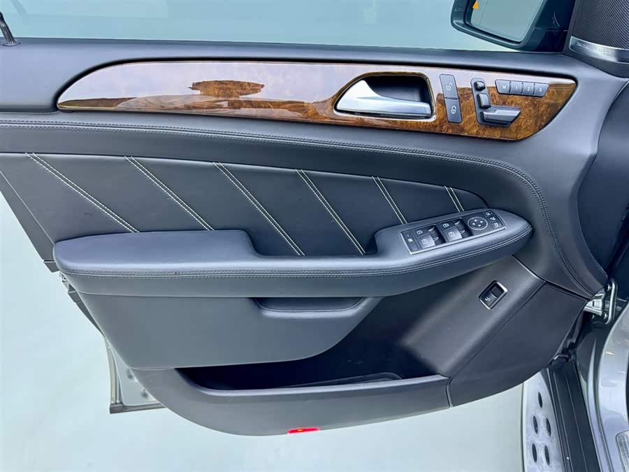 Mercedes-Benz M AMG 2012 صورة سيارة #12