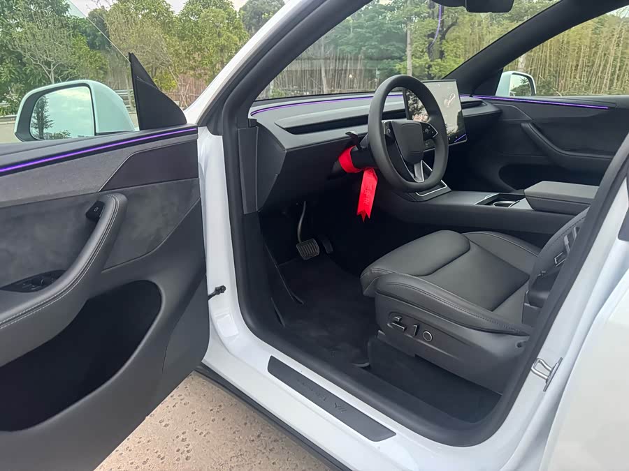 特斯拉 Model Y L 2025 汽车图片 #12