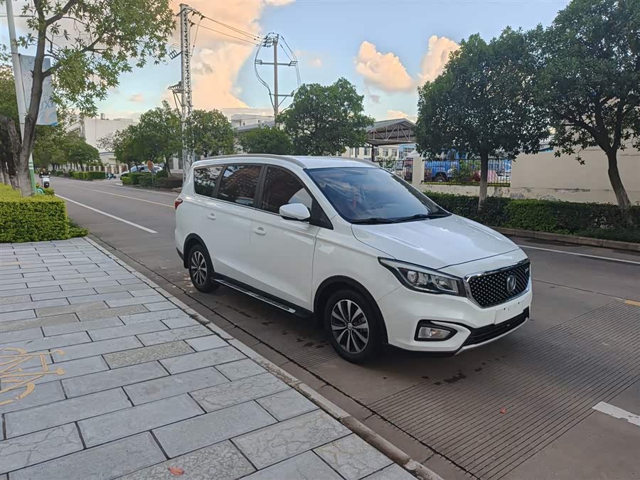 Changan Linmax 2018 car image #12