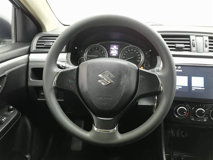 Suzuki Ciaz 2016 изображение автомобиля #12