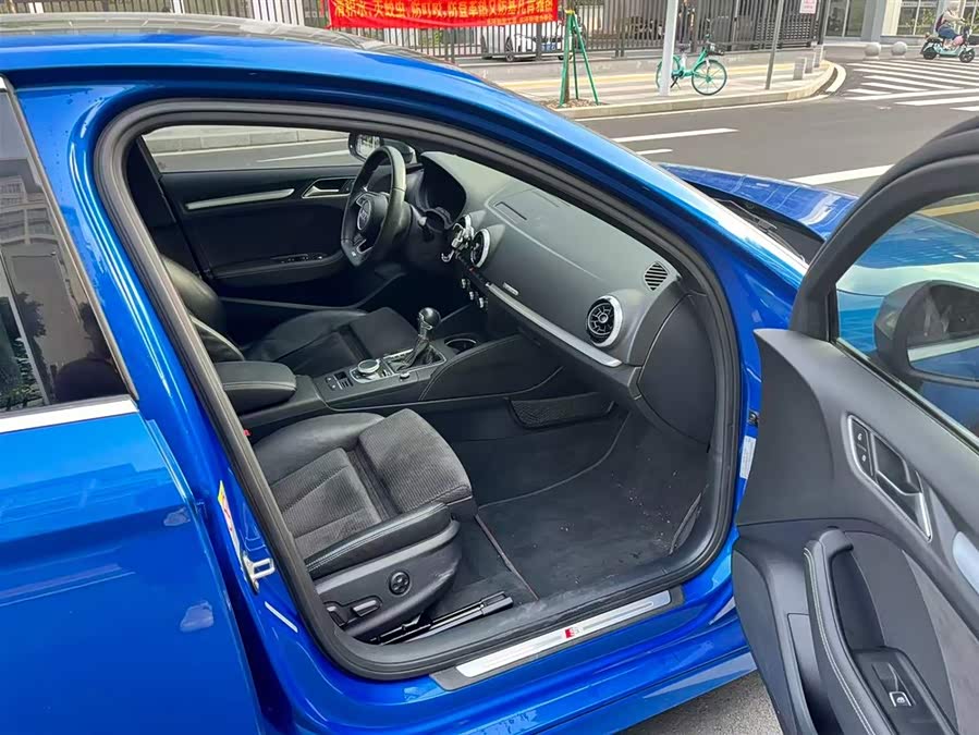 Audi S3 2018 car image #12