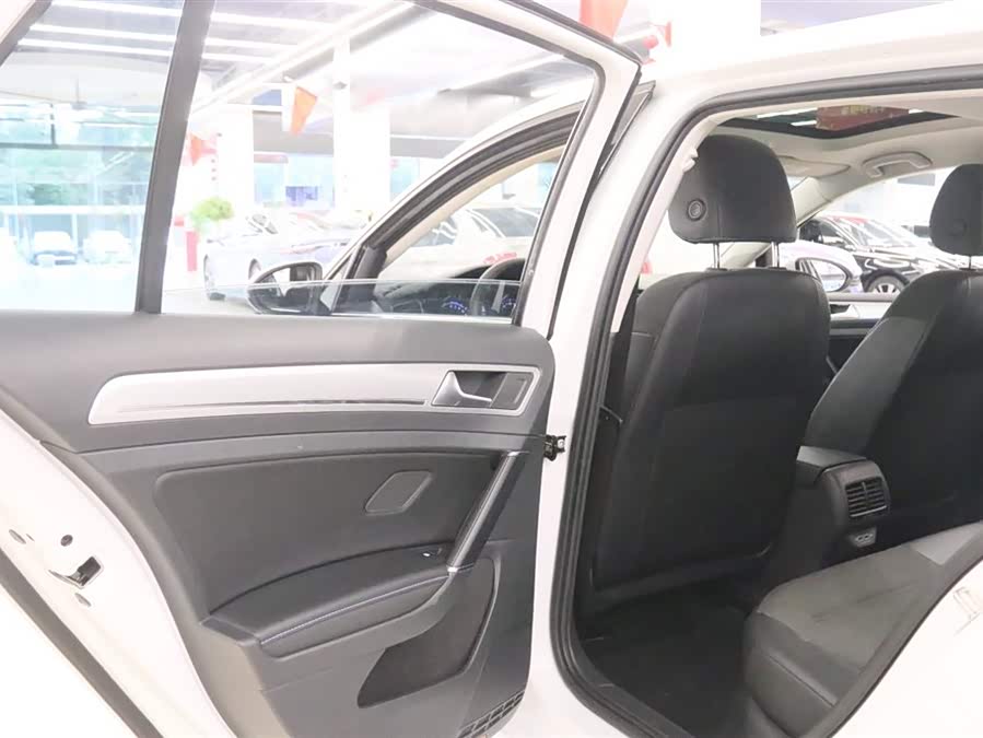 Volkswagen Golf Pure Electric 2020 #12 Volkswagen Golf Pure Electric 2020 car image #12