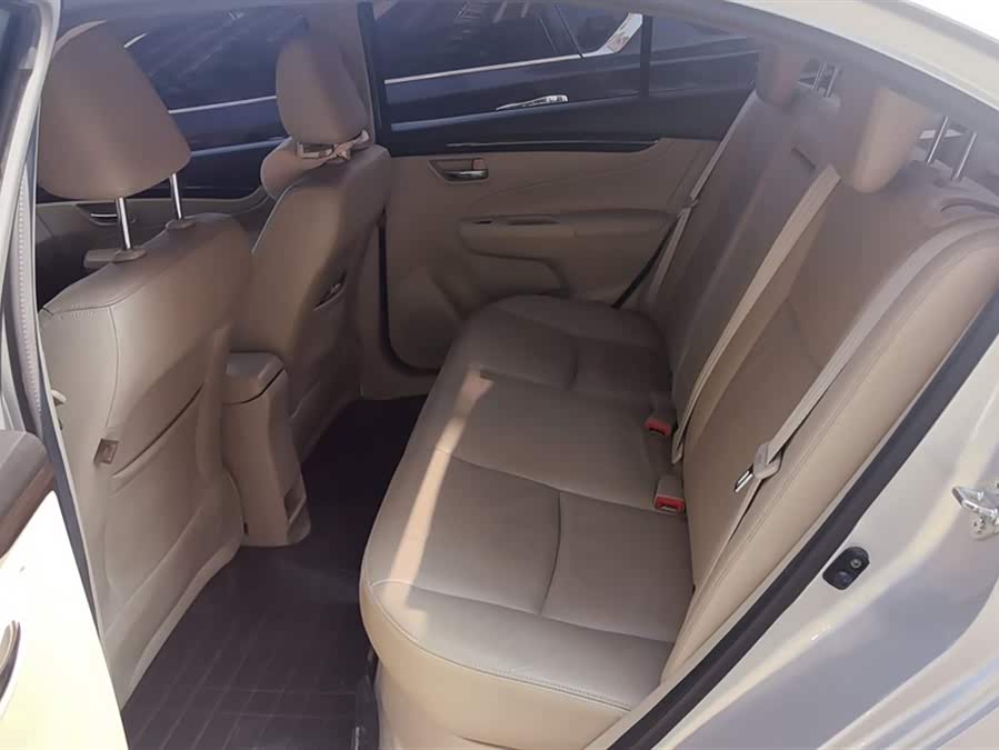 Suzuki Ciaz 2015 изображение автомобиля #12