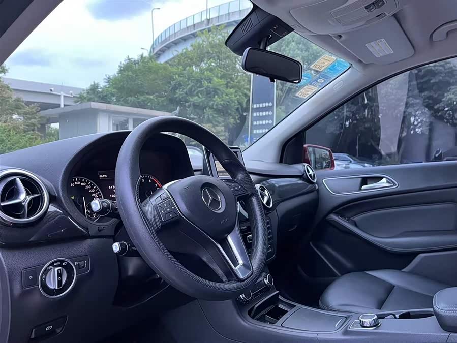 Mercedes-Benz B Class 2013 car image #12