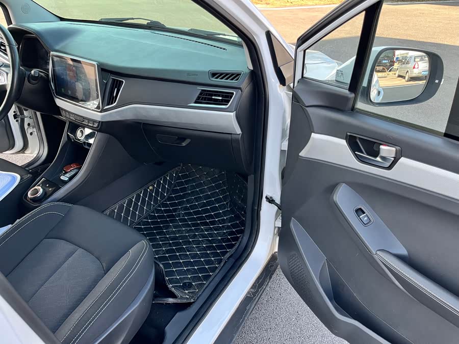 哪吒汽车 哪吒N01 2020 汽车图片 #12