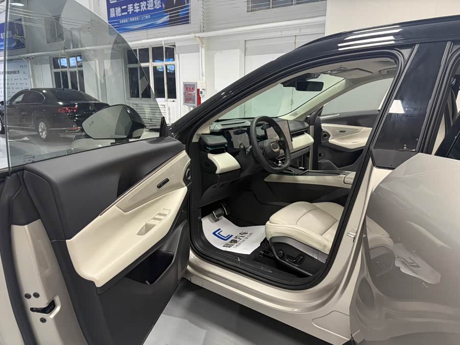 Lynk & Co 08 EM-P 2024 car image #12