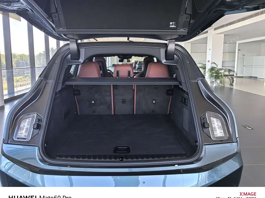 BMW iX M60 2024 car image #12