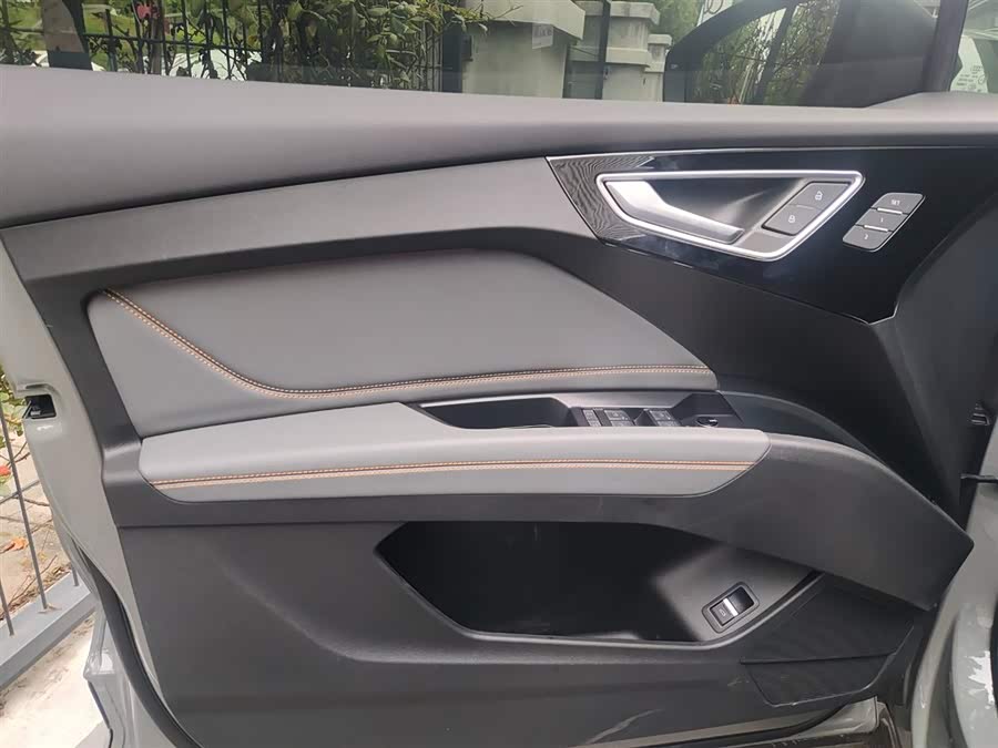 Audi Q4 e-tron 2024 صورة سيارة #12