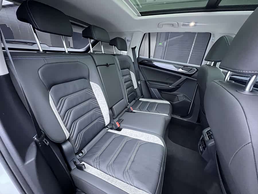 Volkswagen Tayron GTE 2022 car image #12