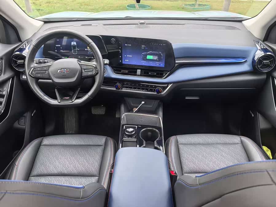 Chevrolet Equinox Plus 2024 car image #12