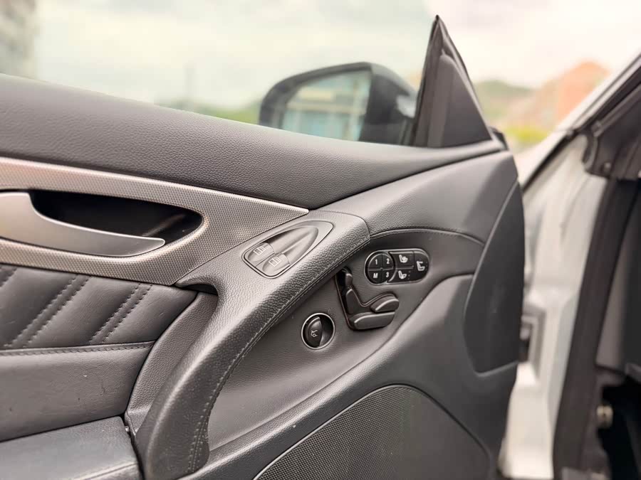 Mercedes-Benz SL Class 2012 car image #12