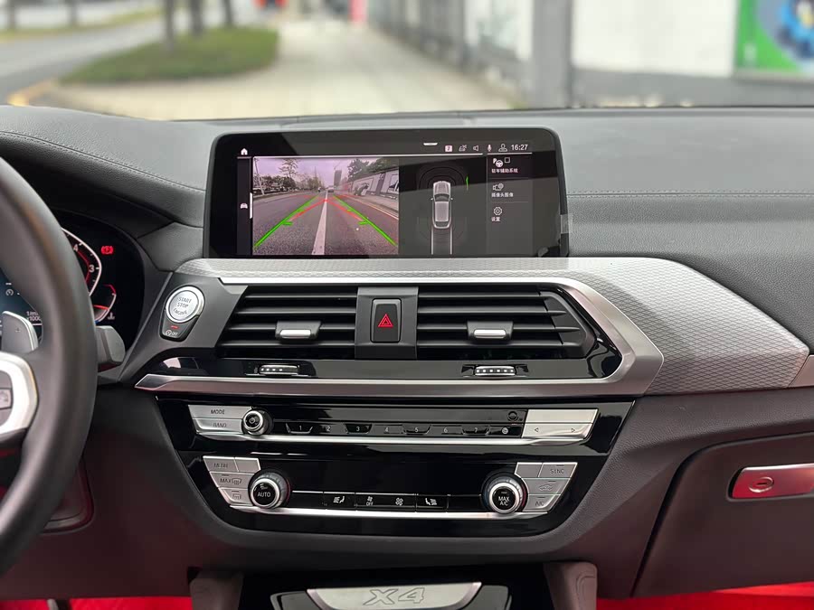 BMW X4 2020 car image #12