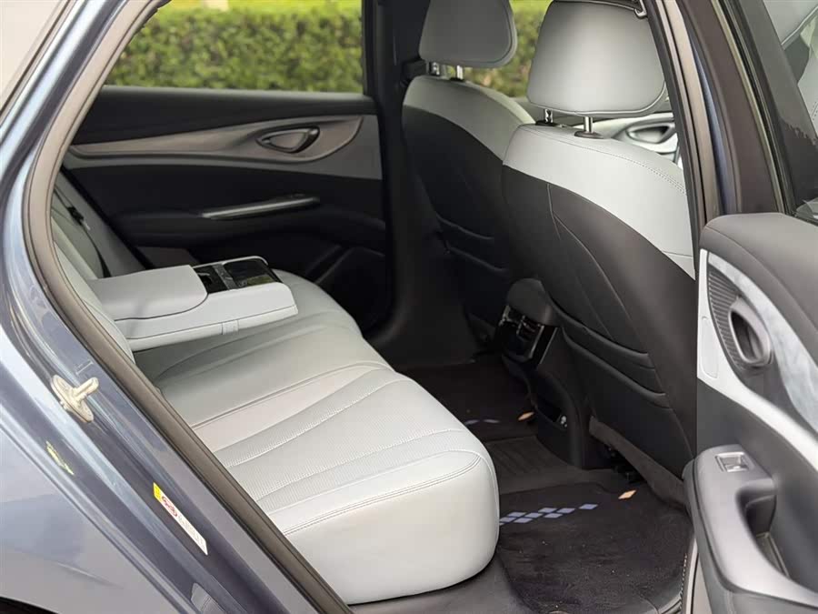 BYD Seal 2024 car image #12