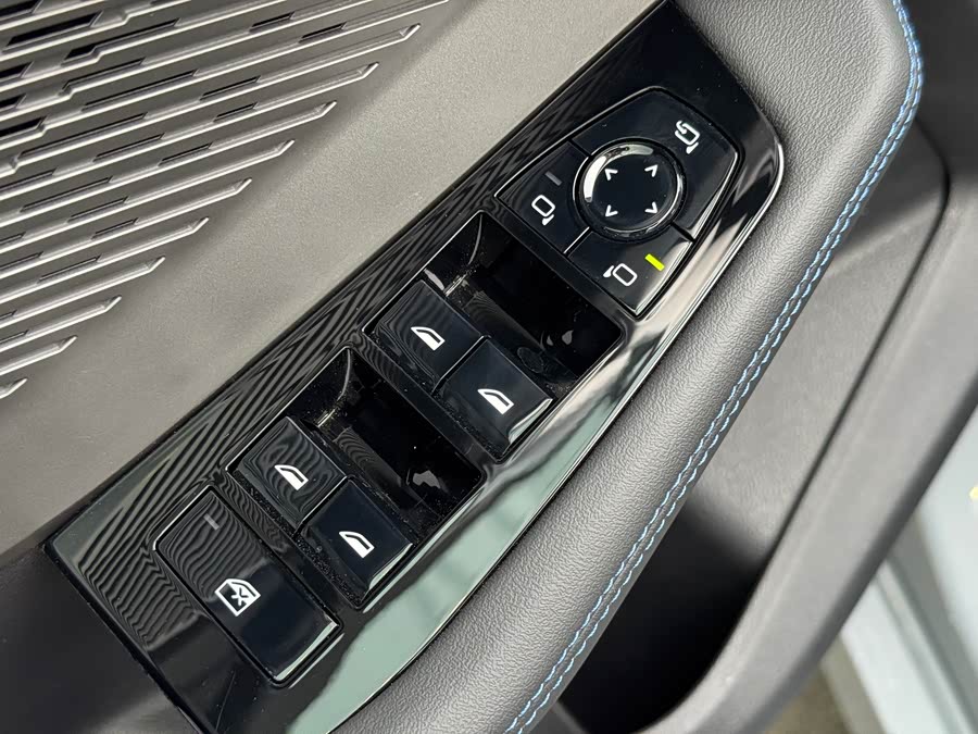 BMW 2 Series صورة سيارة #12