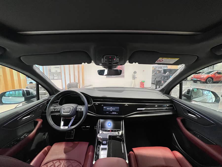 Audi SQ7 2024 car image #12