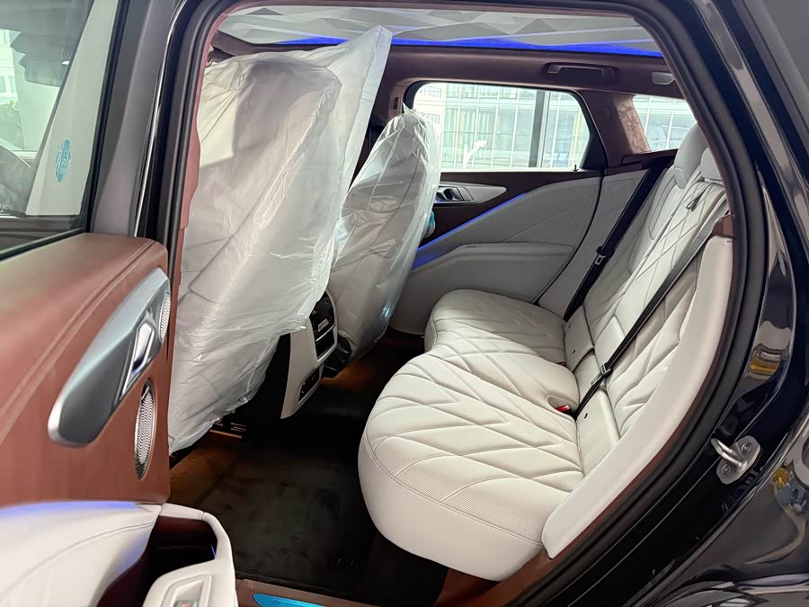 BMW XM صورة سيارة #12