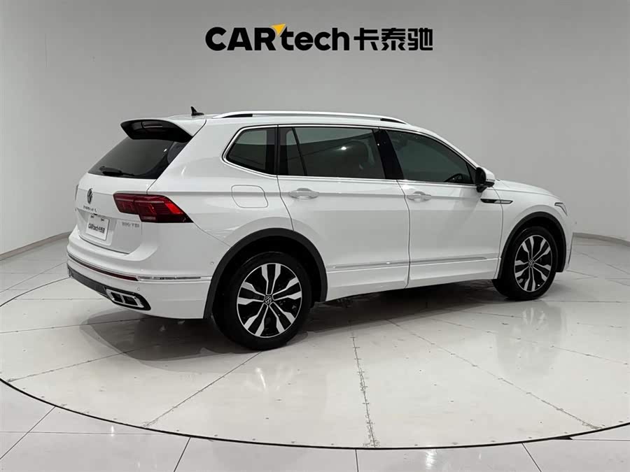 Volkswagen Tiguan L 2024 car image #12