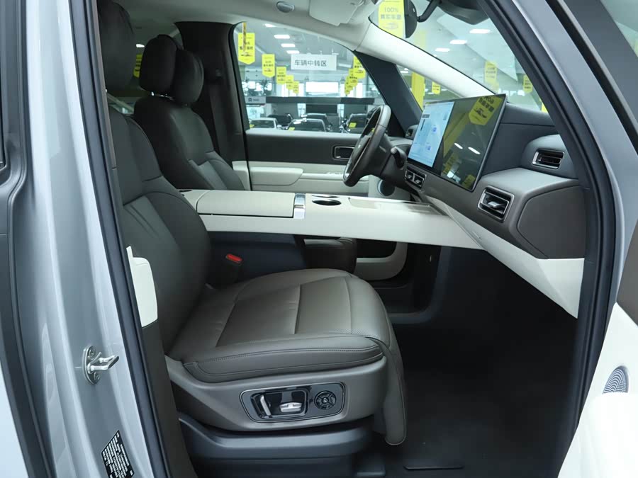 理想汽车 理想MEGA 2024 汽车图片 #12