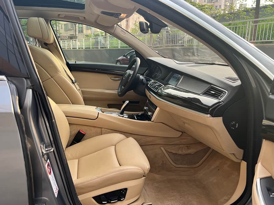 BMW 5 Series GT 2010 car image #12