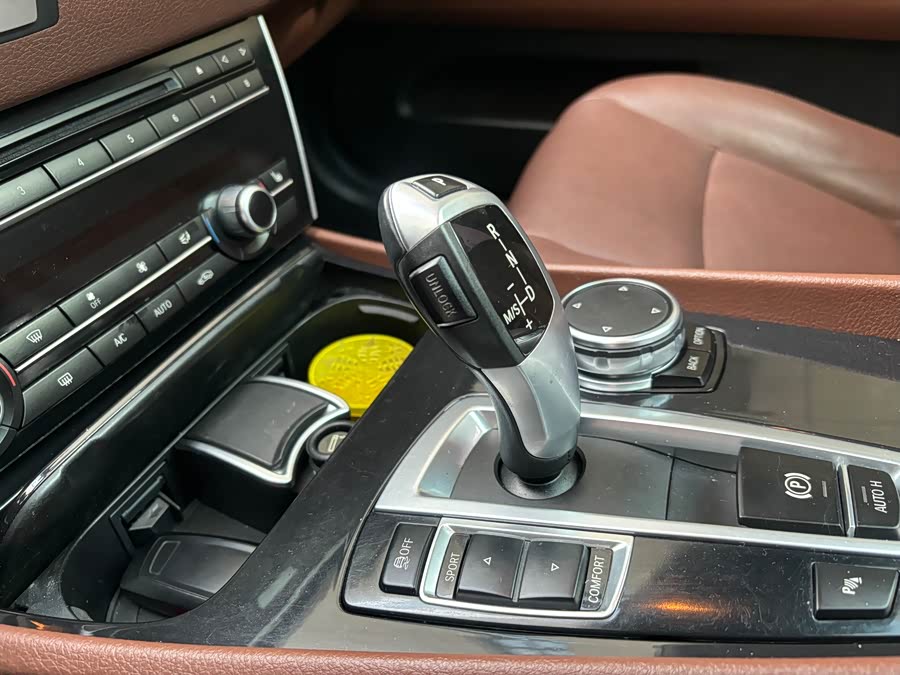 BMW 5 Series GT 2015 imagen de coche #12