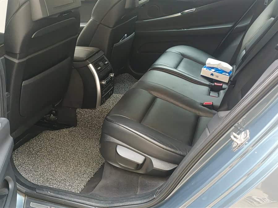 BMW 5 Series GT 2010 immagine di auto #12