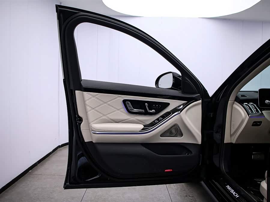 Mercedes-Benz Maybach S Class 2024 car image #12