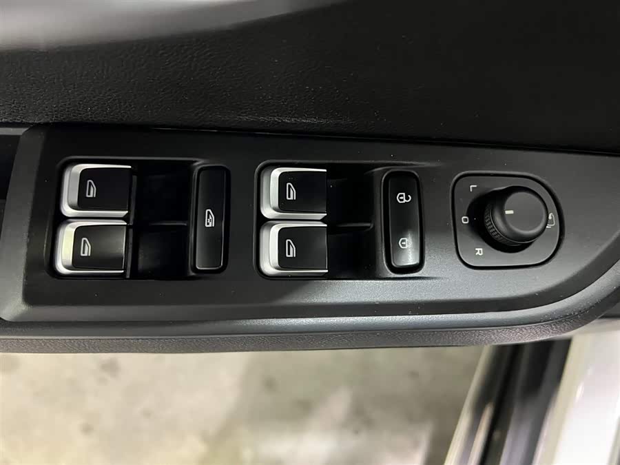 GEELY Okavango 2021 car image #12