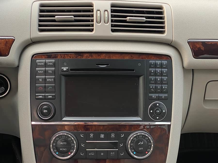 Mercedes-Benz R Class 2009 car image #12