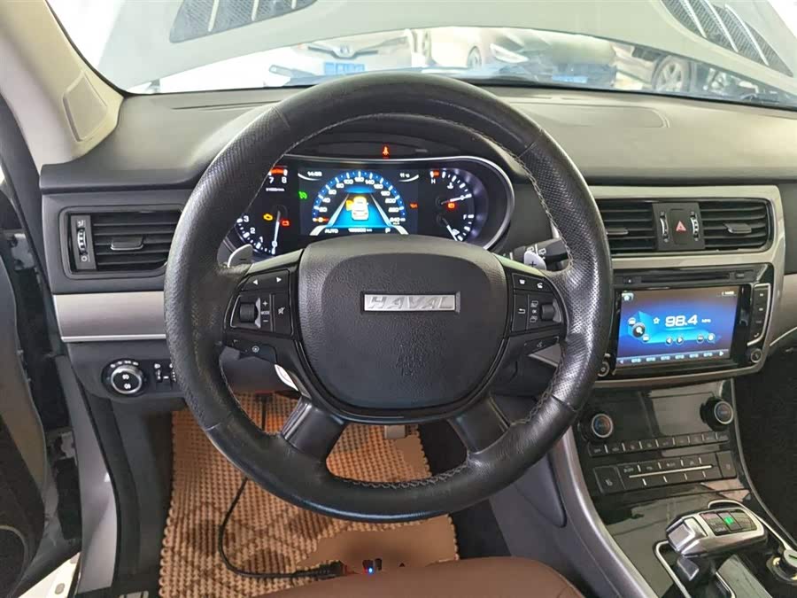 Haval H8 2017 car image #12