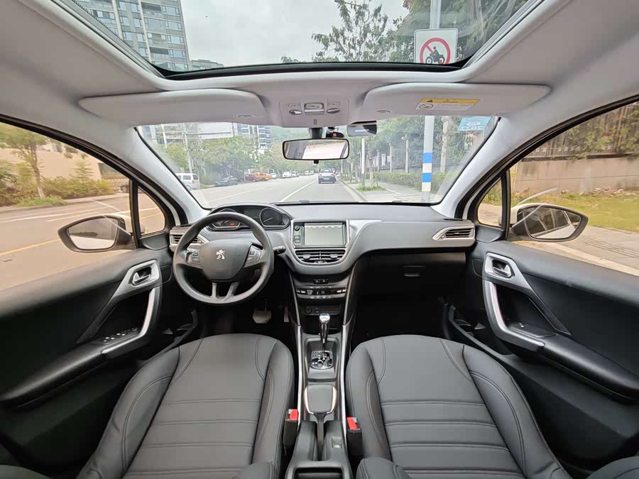 Peugeot 2008 2016 car image #12