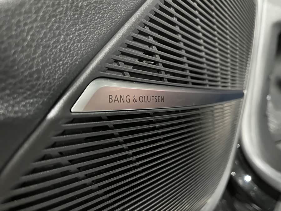 Audi Q8 2023 immagine di auto #12