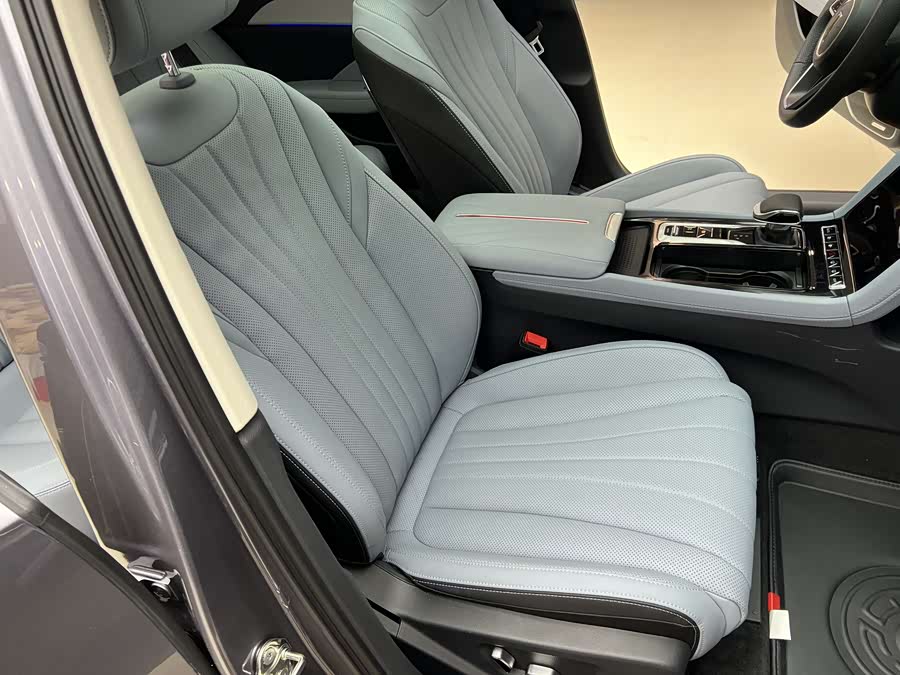 HongQi H5 PHEV 2025 #12 HongQi H5 PHEV 2025 car image #12