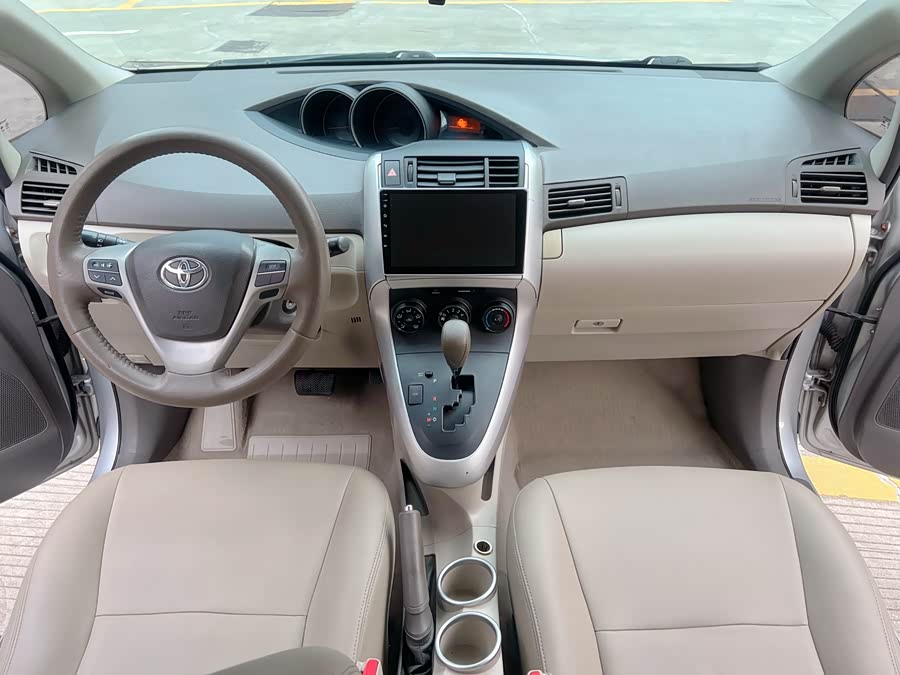 Toyota Reiz 2011 car image #12