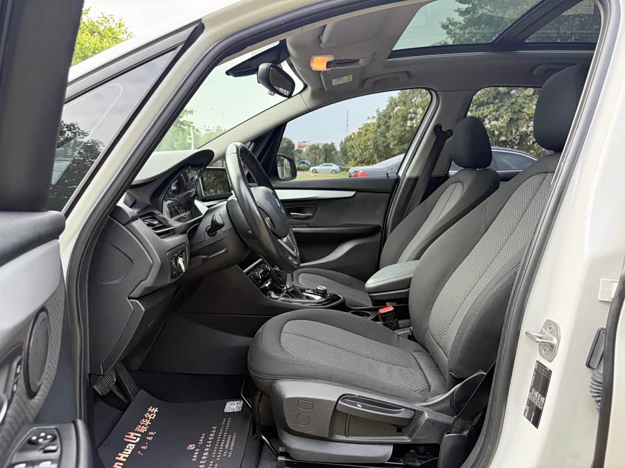 BMW 2 Series Gran Tourer 2016 immagine di auto #12