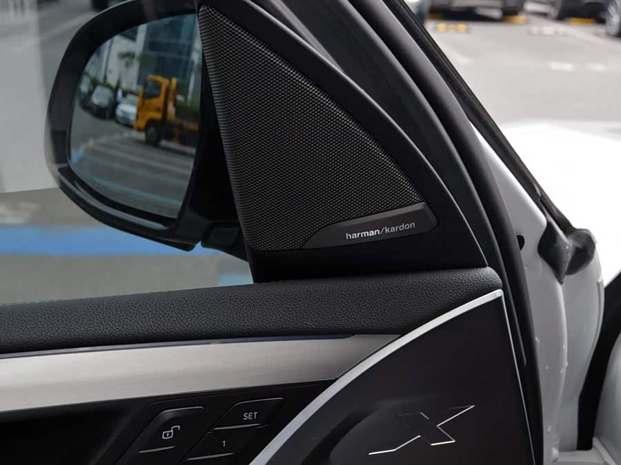 BMW iX3 2025 #12 BMW iX3 2025 car image #12