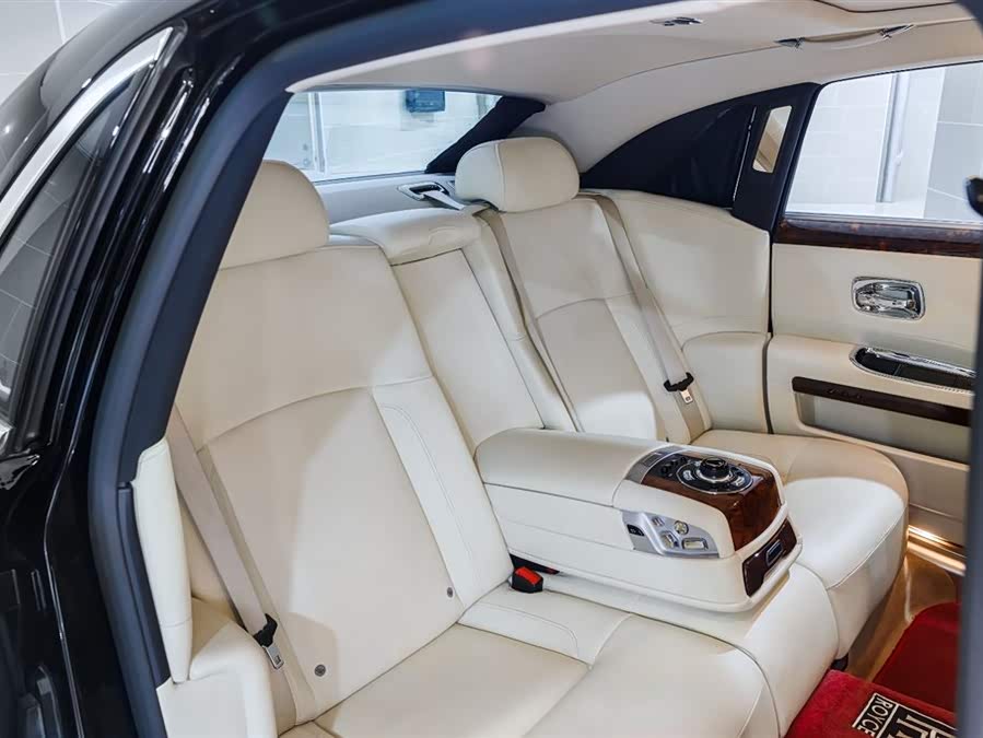 劳斯莱斯 古思特 2010 汽车图片 #12