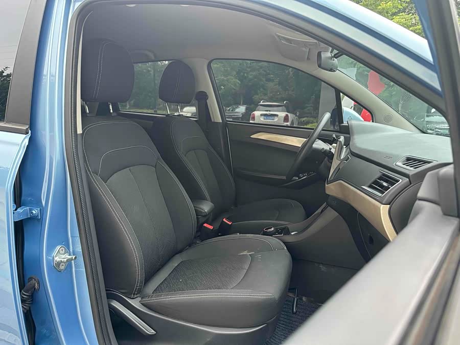 哪吒汽车 哪吒N01 2020 汽车图片 #12